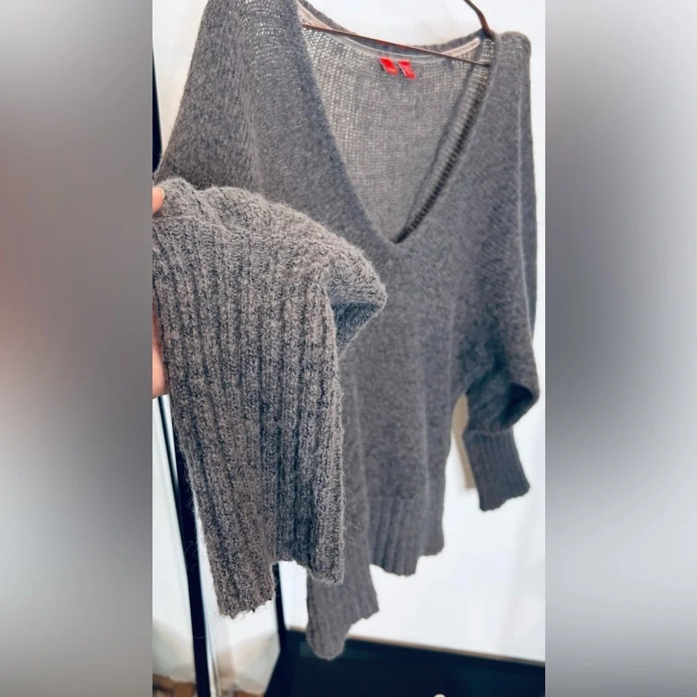 Esprit V-Nexk Dolman Sleeve Wool Blend Sweater- size M/L - Picture 5 of 7